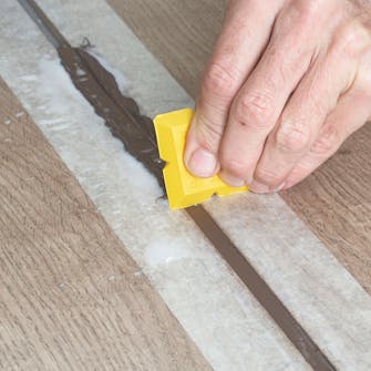 Tasoita sauma kuivalla työkalulla Tasoita sauma kuivalla työkalulla